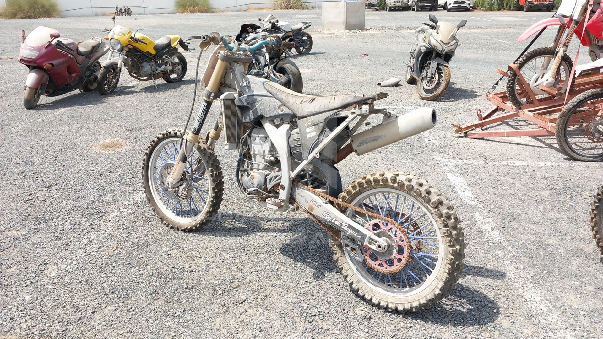 2007 YAMAHA MOTORBIKE VIN: JYACJ10C47A024005