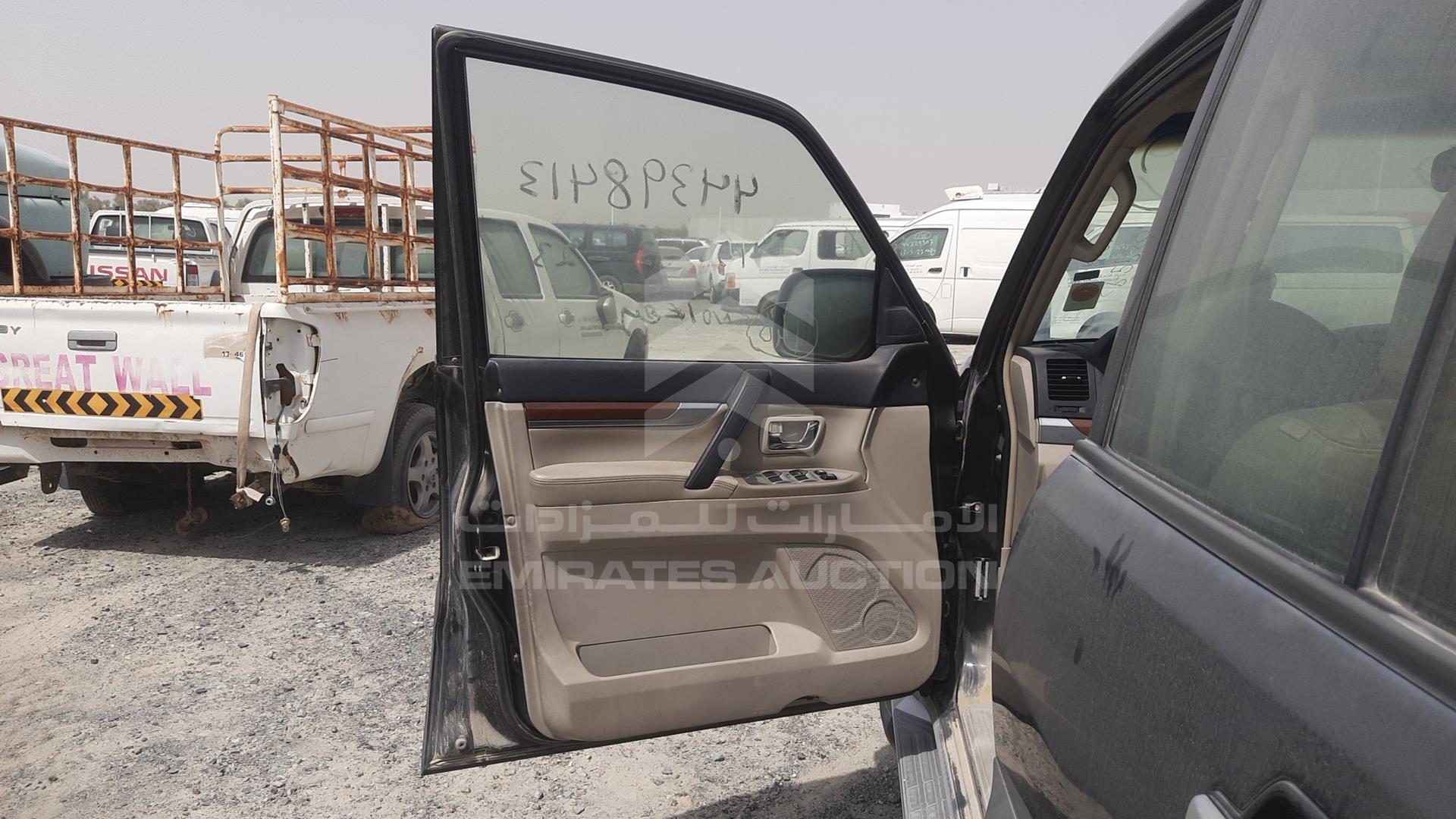 2008 MITSUBISHI PAJERO VIN: JMYLRV93W8J730399