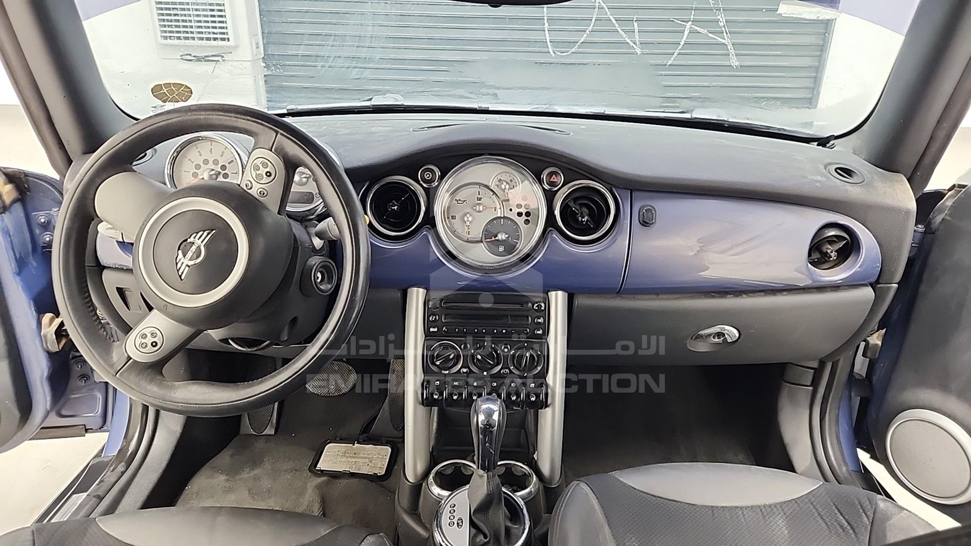 2007 MINI COOPER VIN: WMWRF31047TF92811