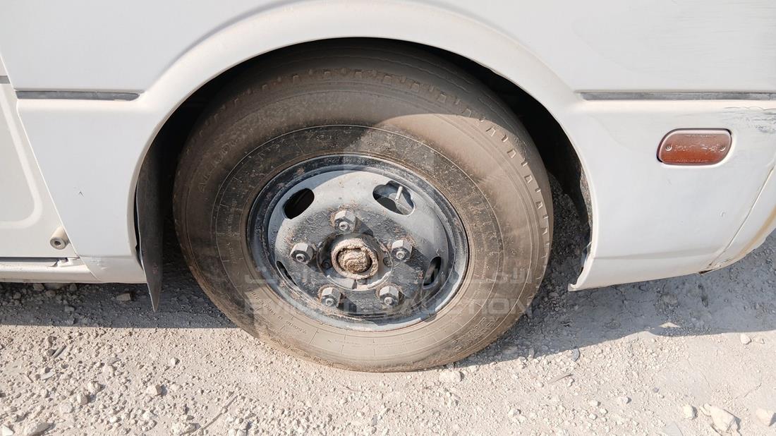 2009 Mitsubishi Rosa — Front Right Tyre — Photo 26