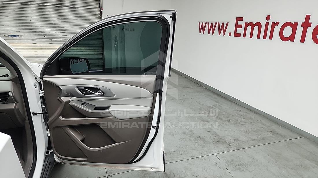شيفروليه ترافيرس 2021 — الباب الأمامي الأيمن — صورة 28