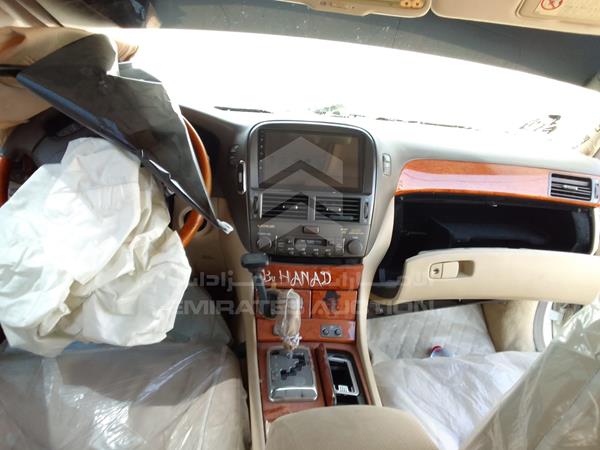 Lexus LS 430 2004 JTHBN36F440145926 Image 3