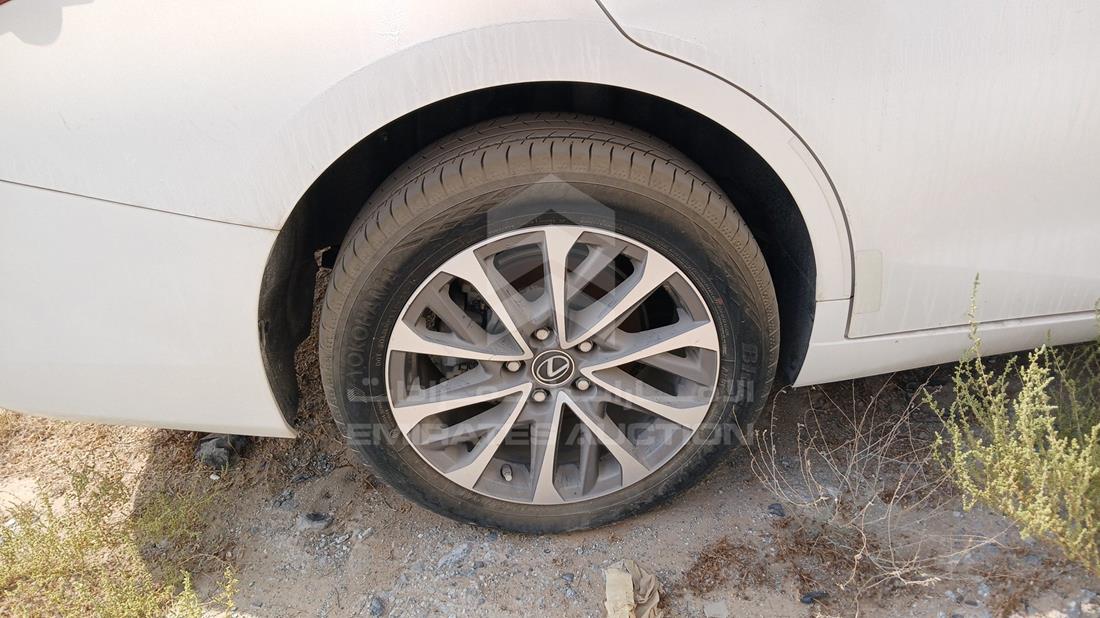 2023 Lexus ES 300 H Premier — Rear Right Tyre — Photo 30