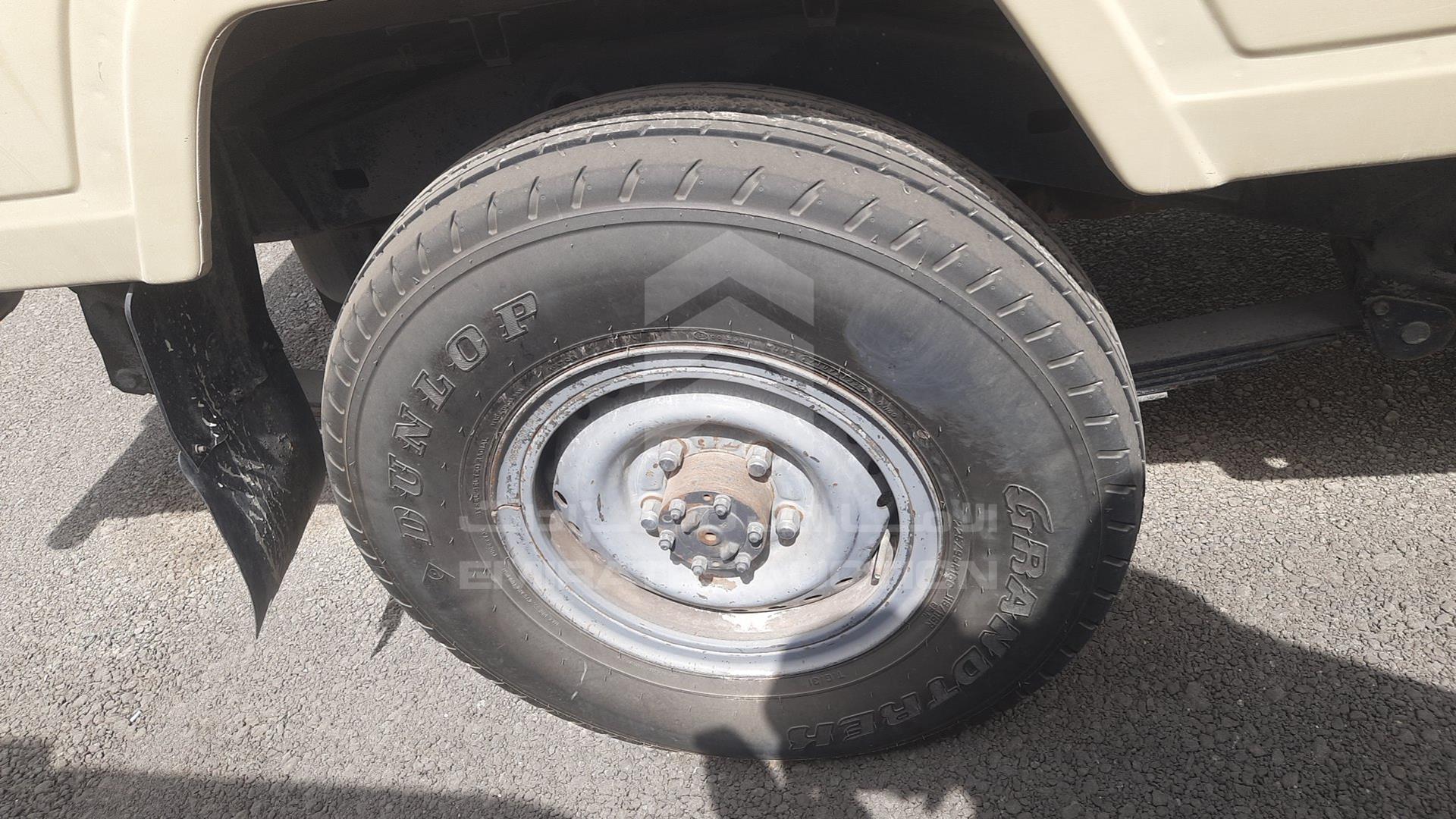 2014 TOYOTA LAND CRUISER VIN: JTFLU71J5E4319550
