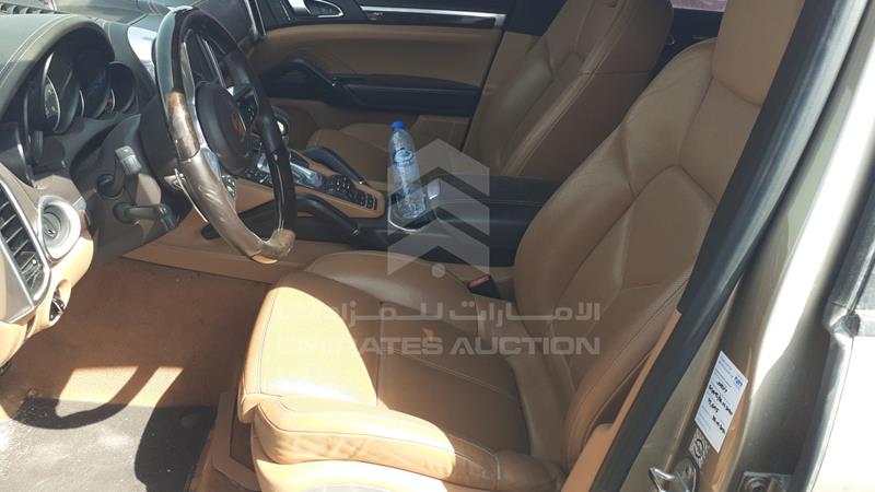 WP1ZZZ92ZFLA58456 Auction: EmiratesAuction Lot: 409142 WP1ZZZ92ZFLA58456 Porsche Cayenne S 2015 GOLD Photo 13