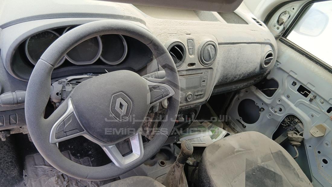 2020 Renault Dokker — Full Dashboard View — Photo 14