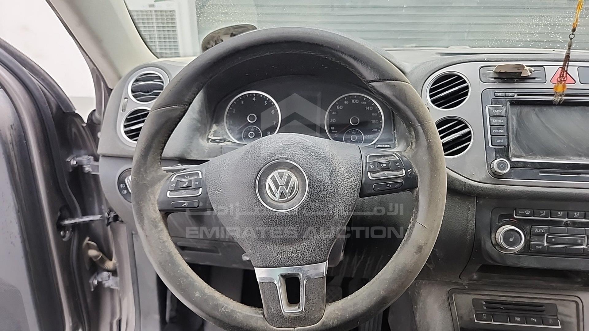 2011 VOLKSWAGEN TIGUAN VIN: WVGCE15N3BW020036