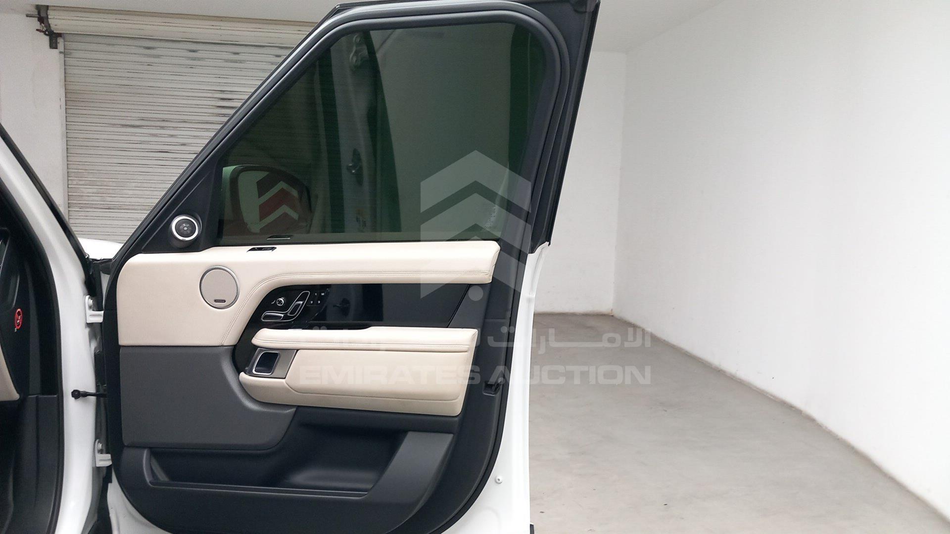 2018 RANGE ROVER HSE VIN: SALGA2BV0JA389243