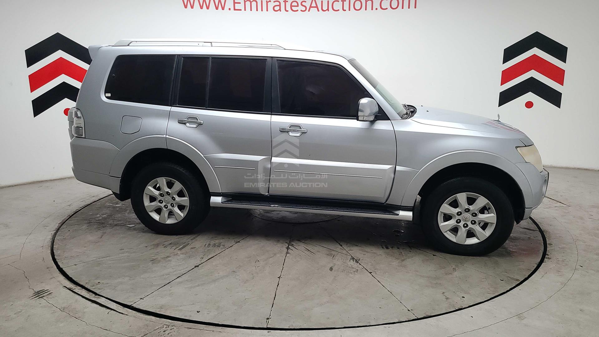 2011 MITSUBISHI PAJERO VIN: JMYLRV95WBJ704959
