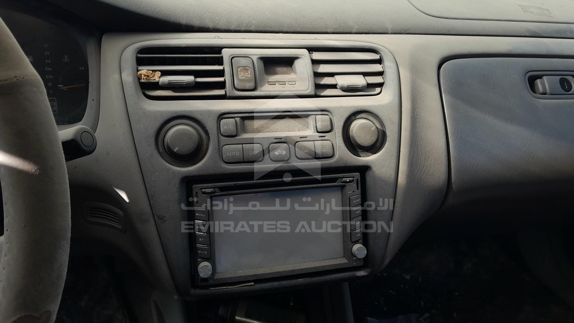 1998 HONDA ACCORD VIN: 1HGCG165XWA012937