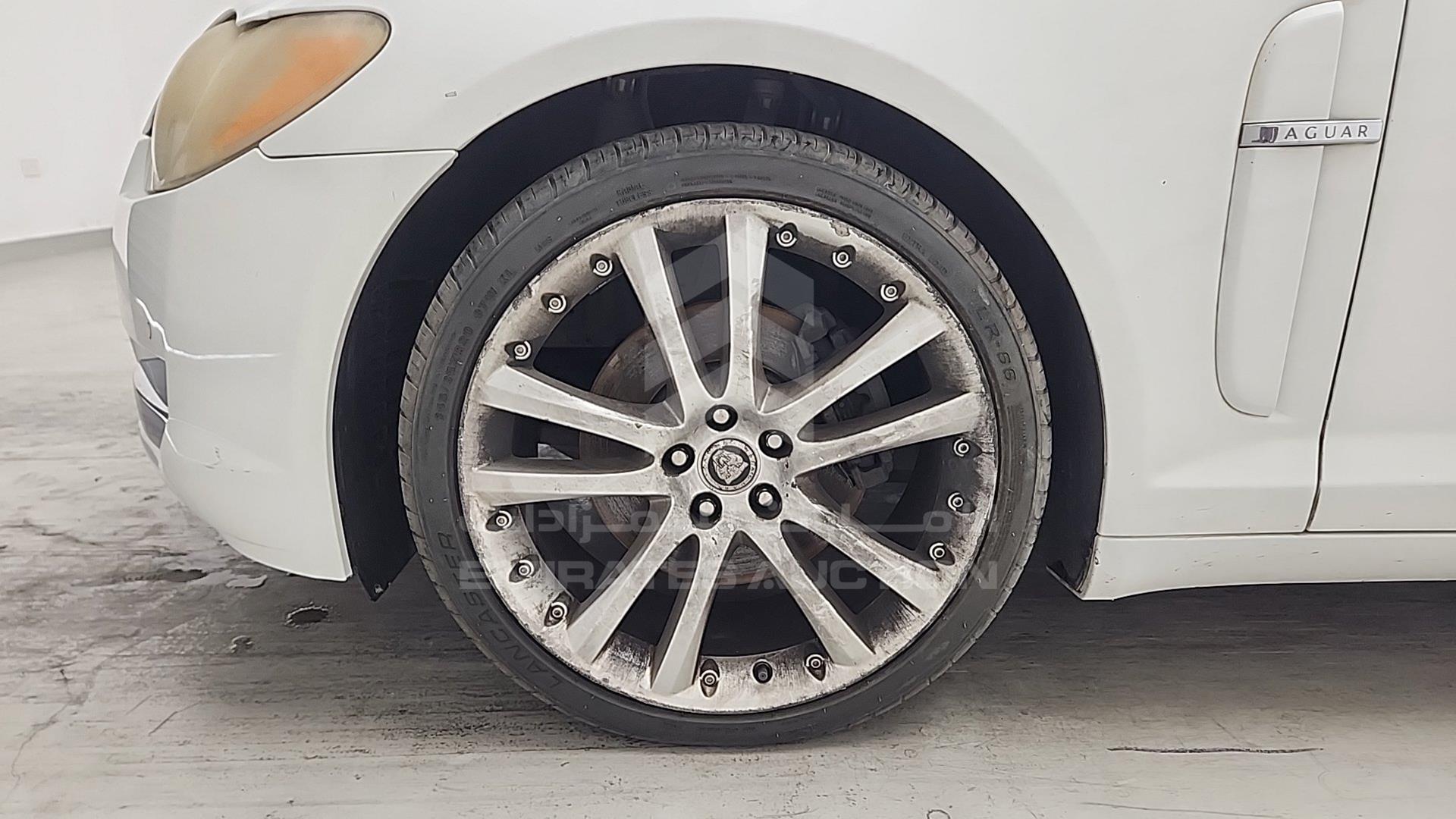 2011 JAGUAR XF VIN: SAJAA07DXBFR83989