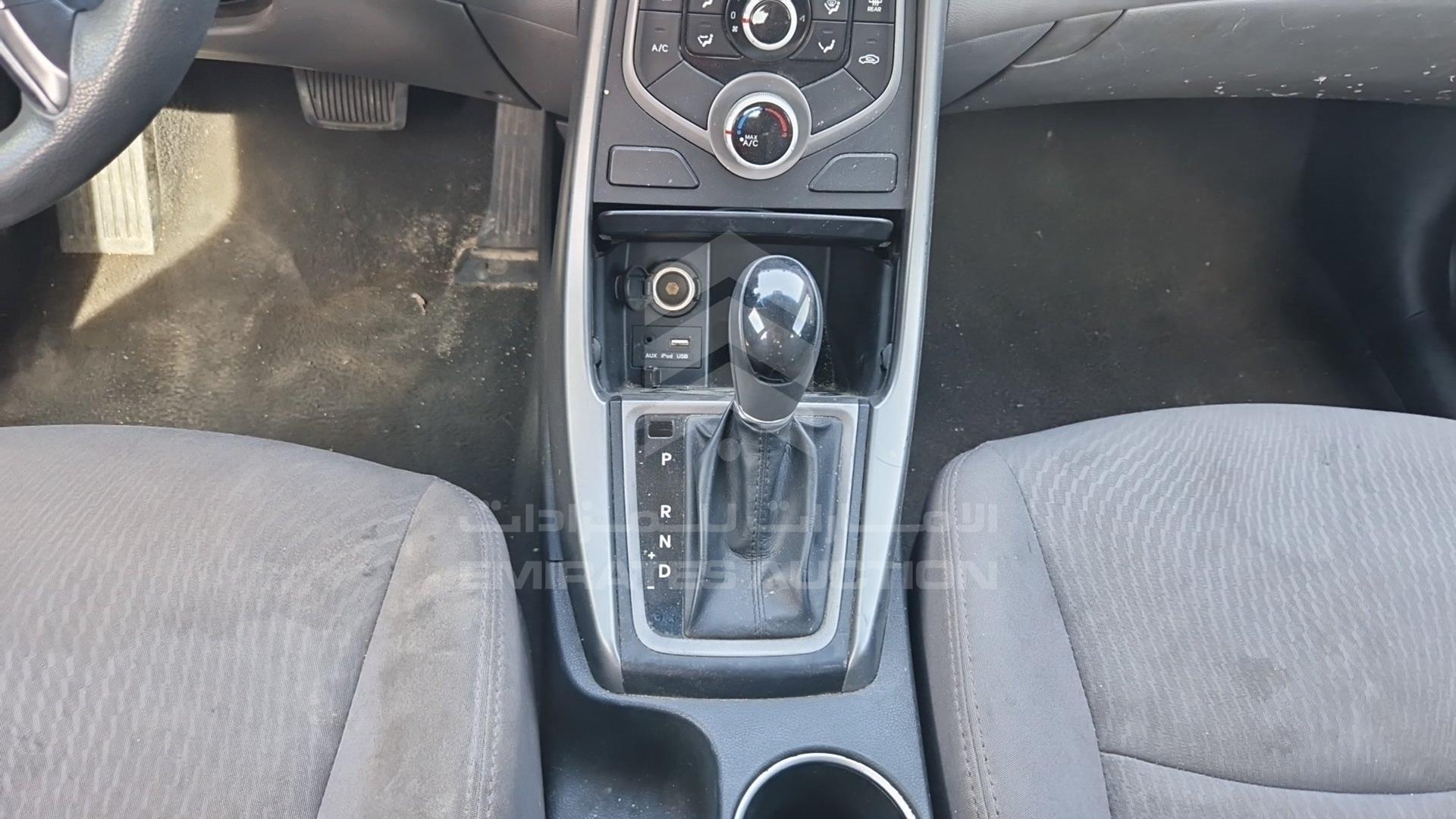 2015 HYUNDAI ELANTRA VIN: 5NPDH4AE5FH623413