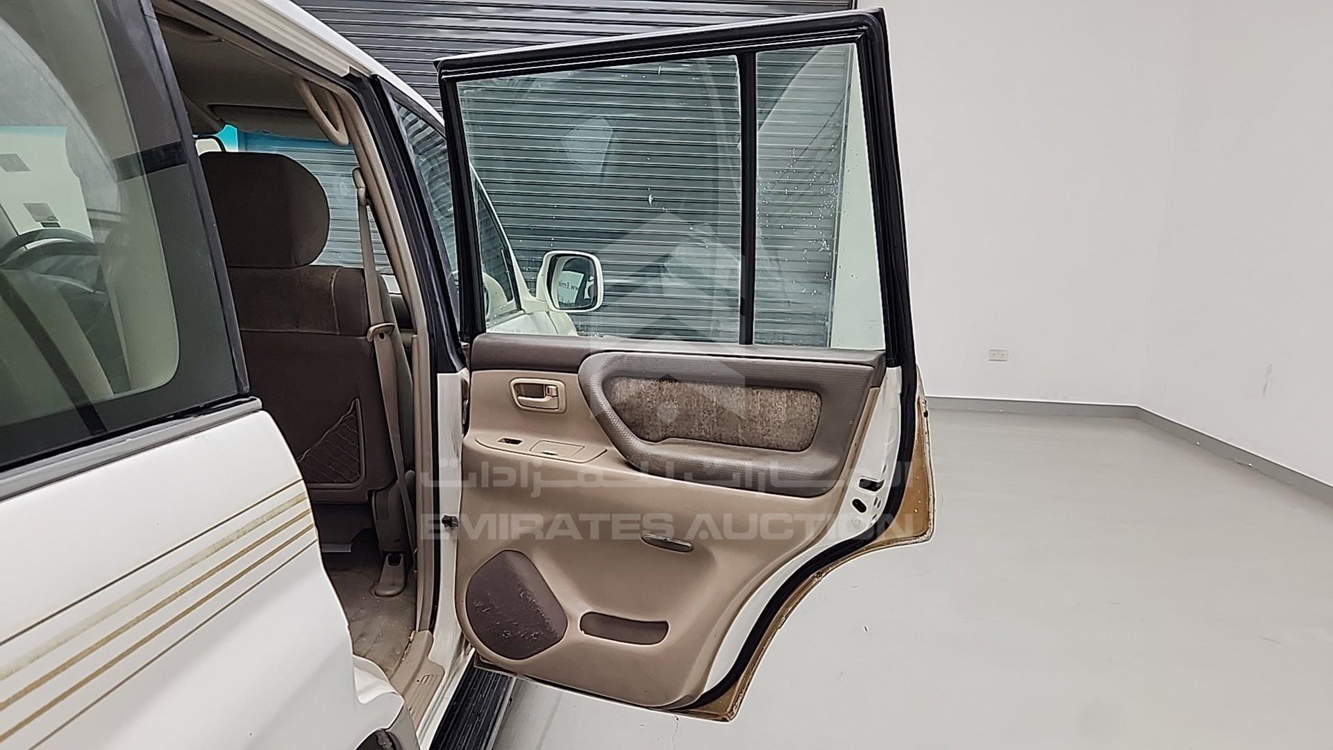2000 TOYOTA LAND CRUISER VIN: JT3HT05J0Y0081156