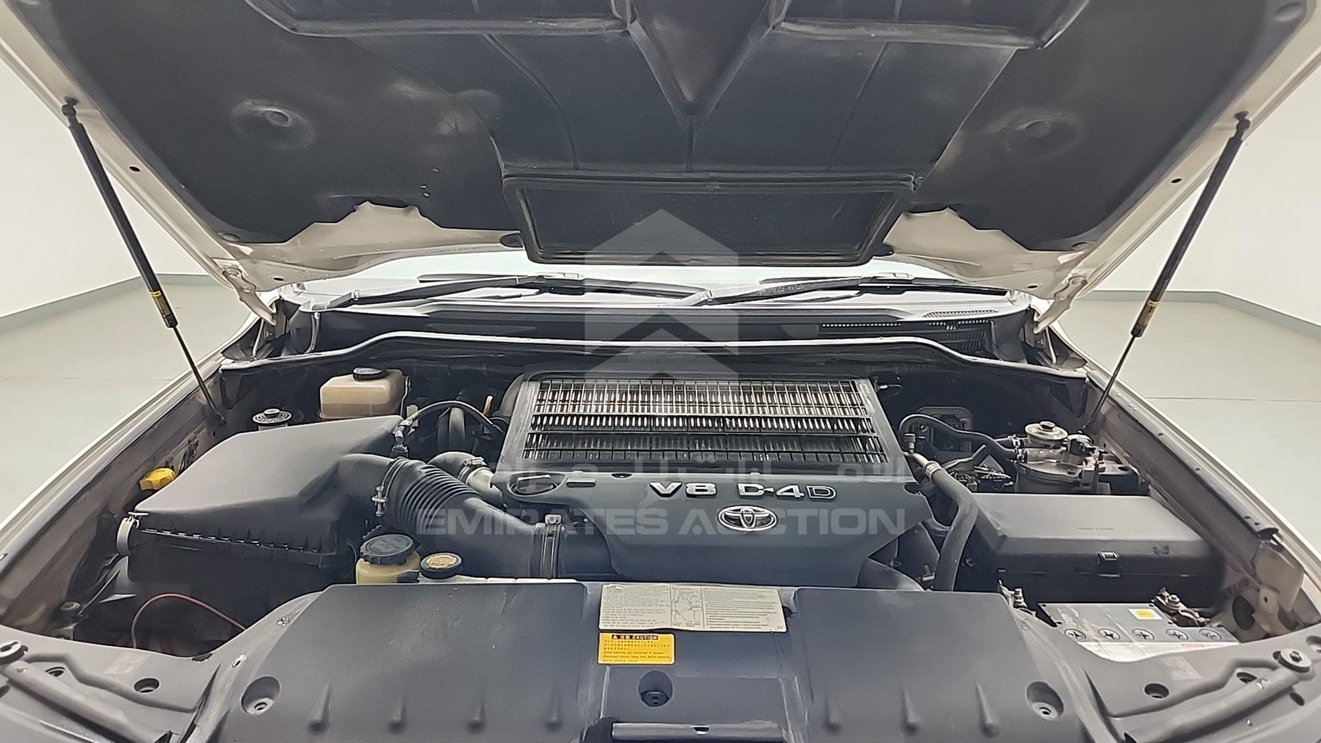 2014 TOYOTA LC 200 VIN: JTMHV09J804135073