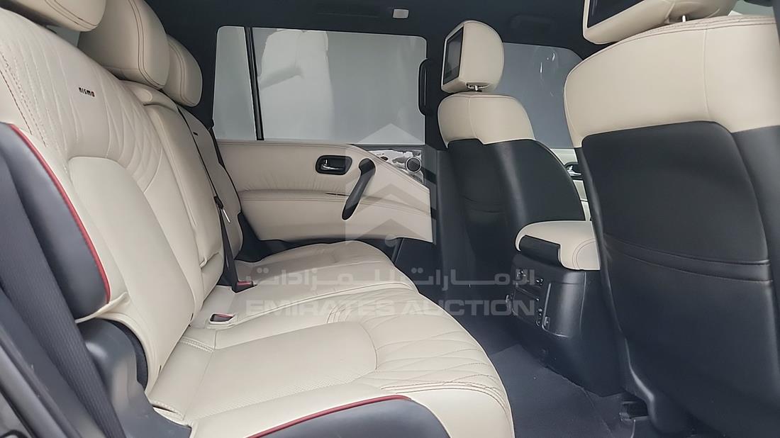 نيسان باترول نيسمو 2018 — زاوية الراكب الخلفي اليمنى — صورة 29