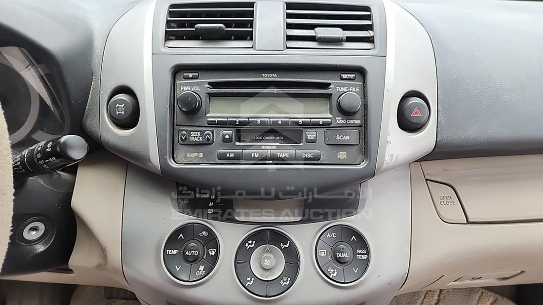 2006 Toyota RAV 4 — Entertainment Systems & Camera Monitor & Navigation — Photo 16
