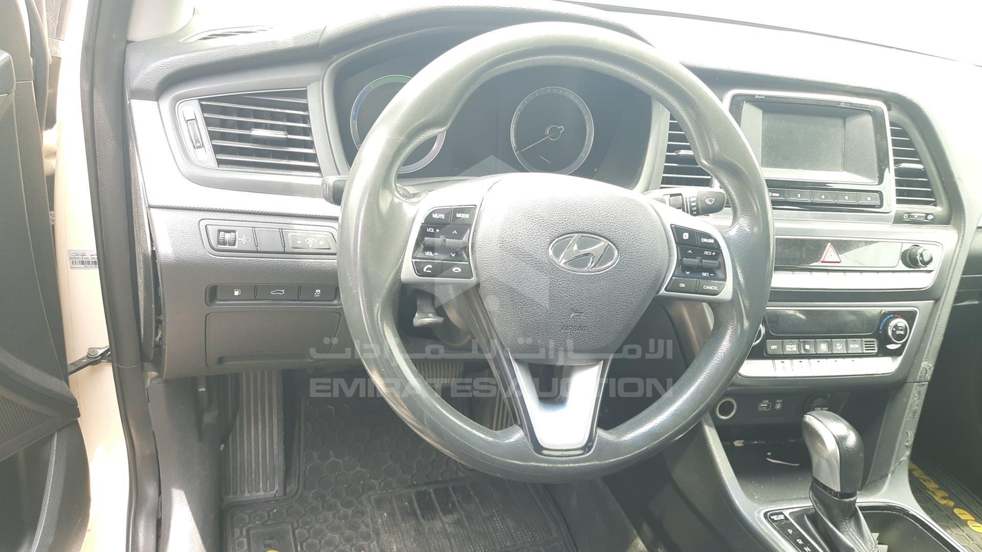 2019 HYUNDAI SONATA VIN: KMHE24138KA092953