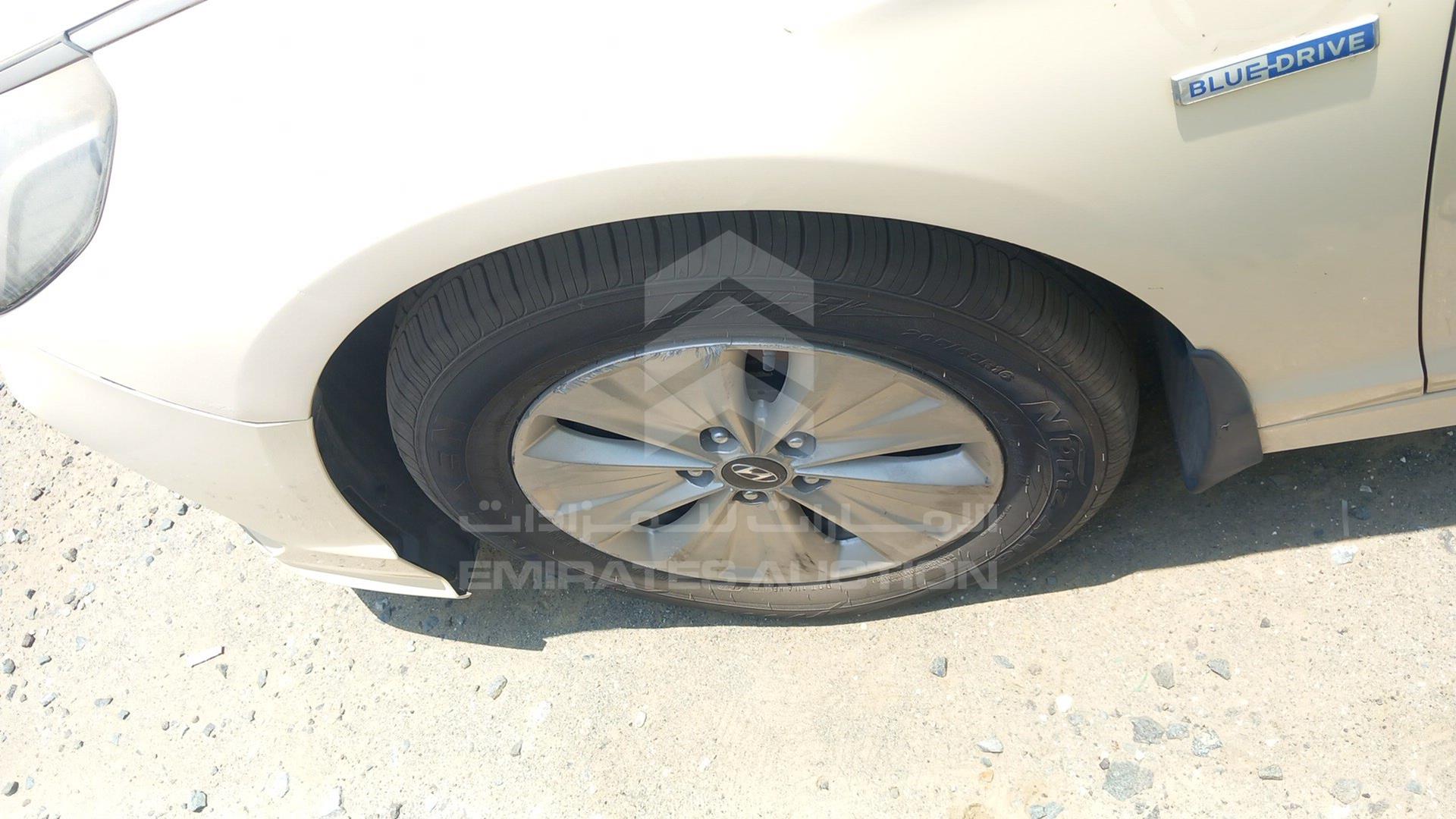 2018 HYUNDAI SONATA VIN: KMHE24138JA082115