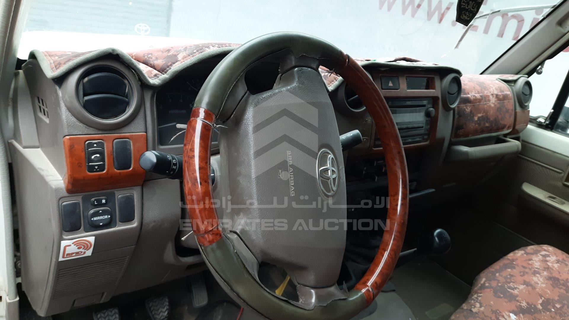 2013 TOYOTA LAND CRUISER VIN: JTFLU73J2D4547985