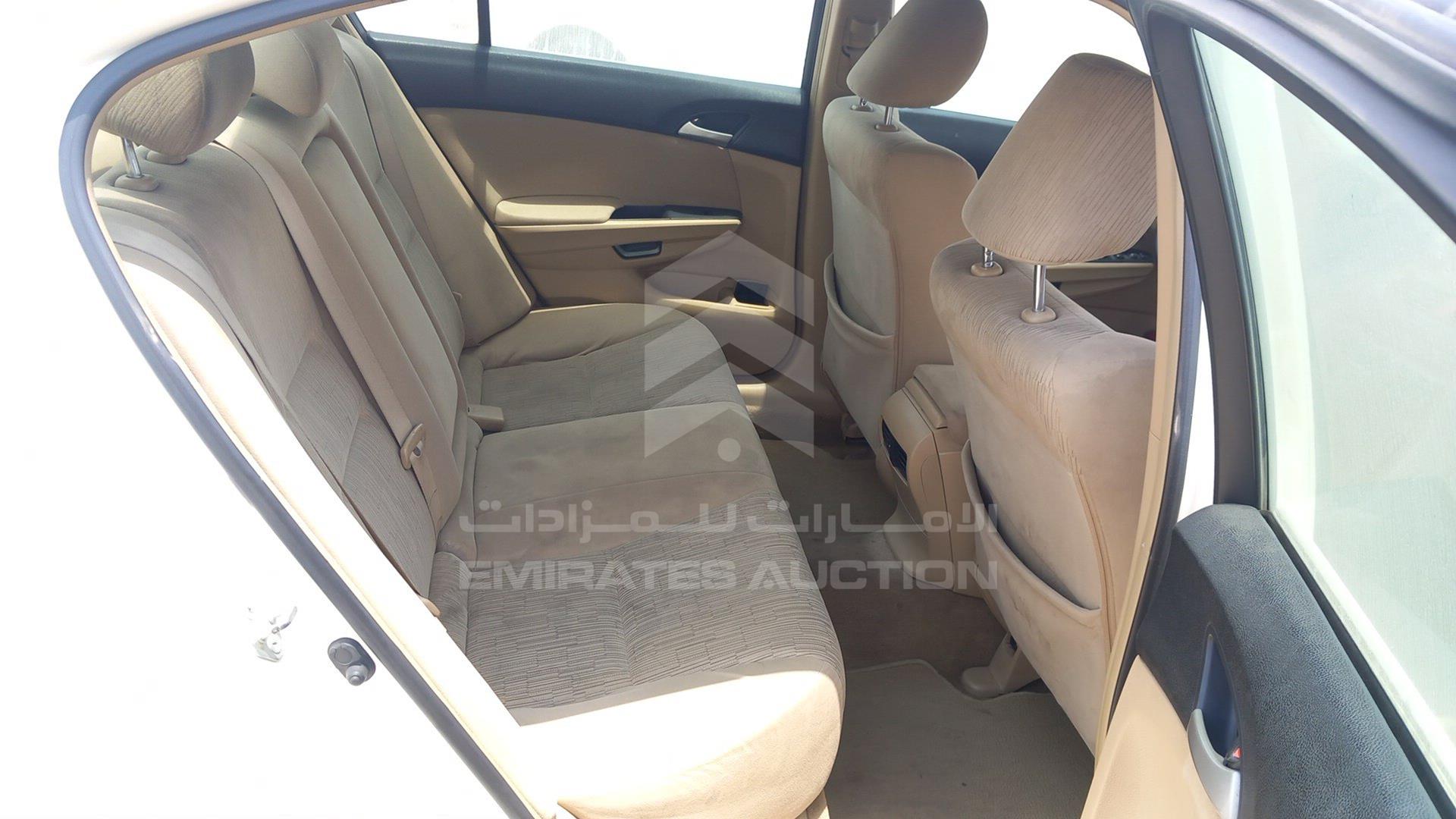2011 HONDA ACCORD VIN: JHMCP2639BC402461