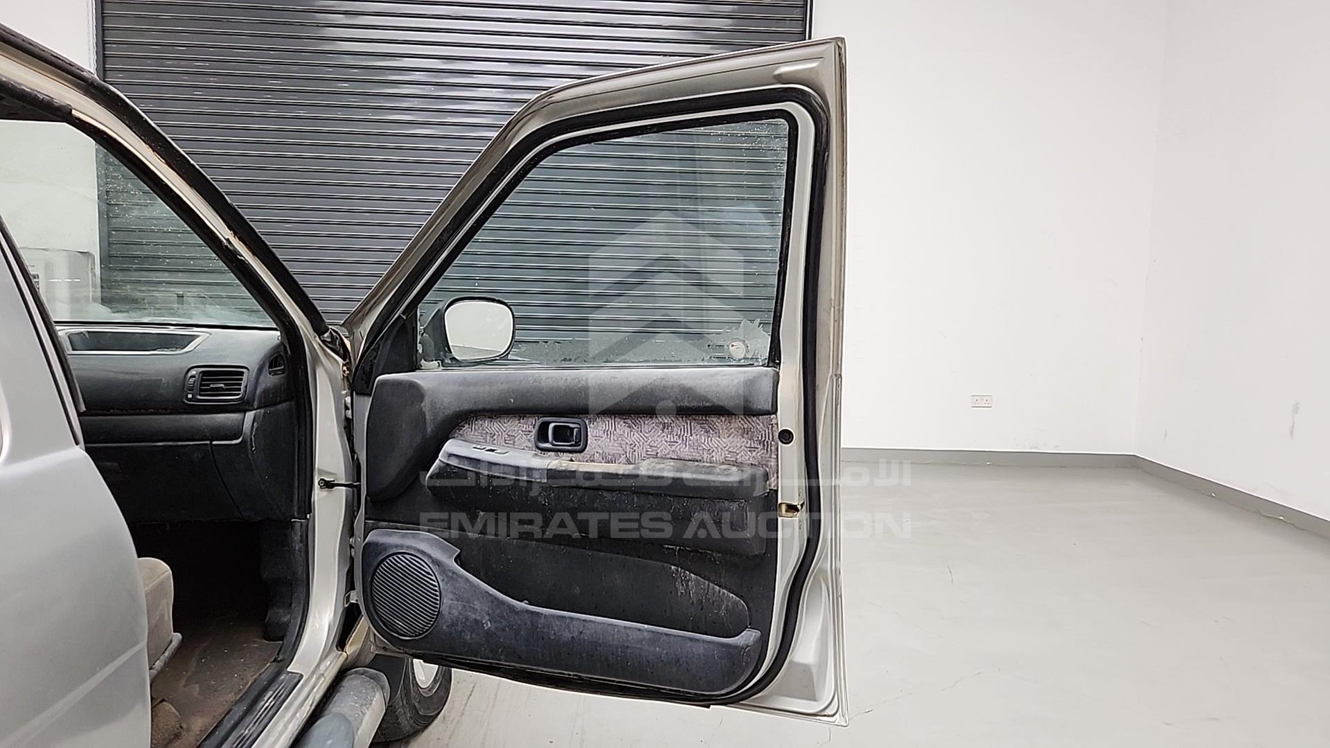 2004 NISSAN PATHFINDER VIN: JN8DR05Y34W700429