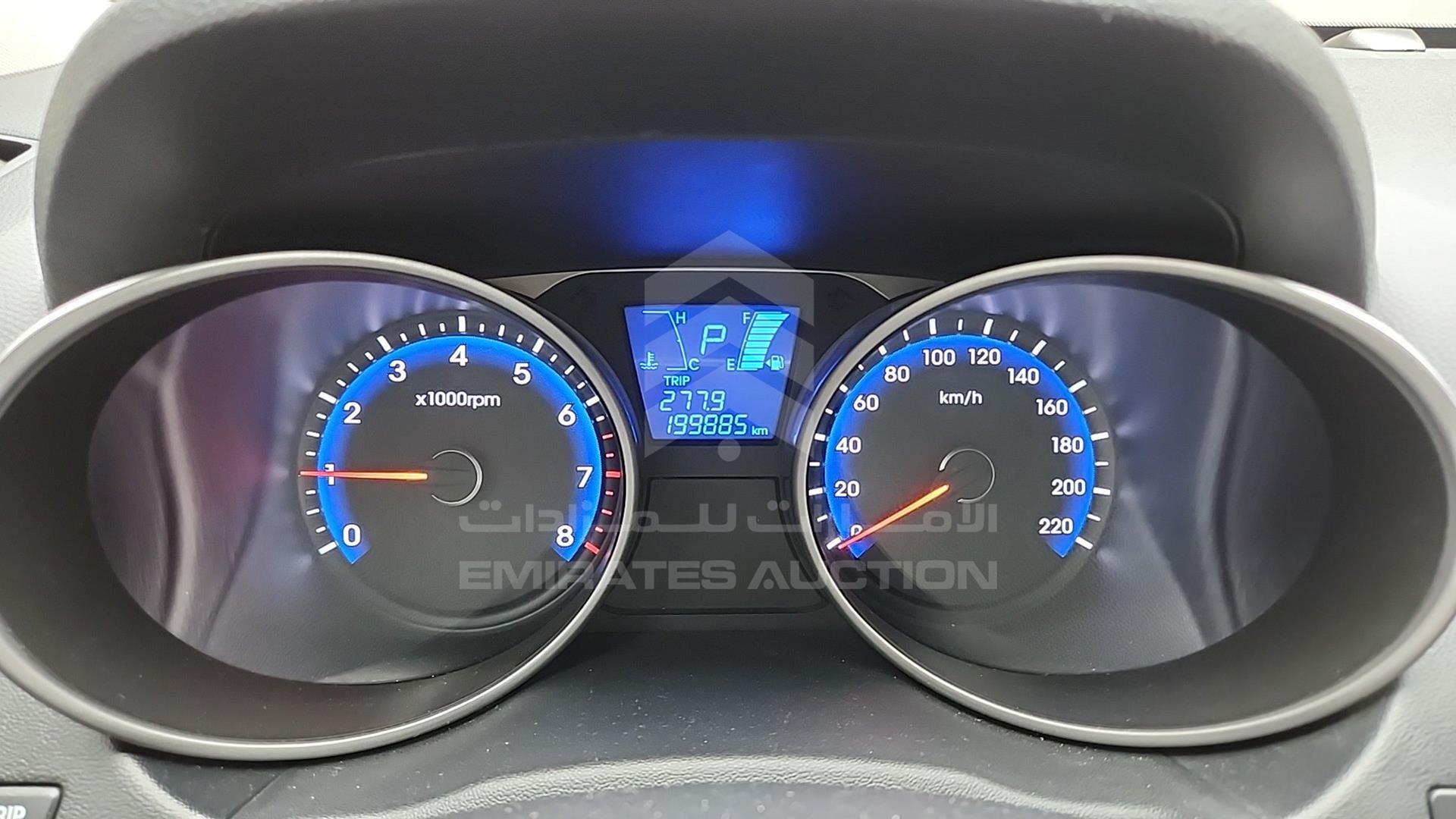 2011 HYUNDAI TUCSON VIN: KMHJT81B4BU132406