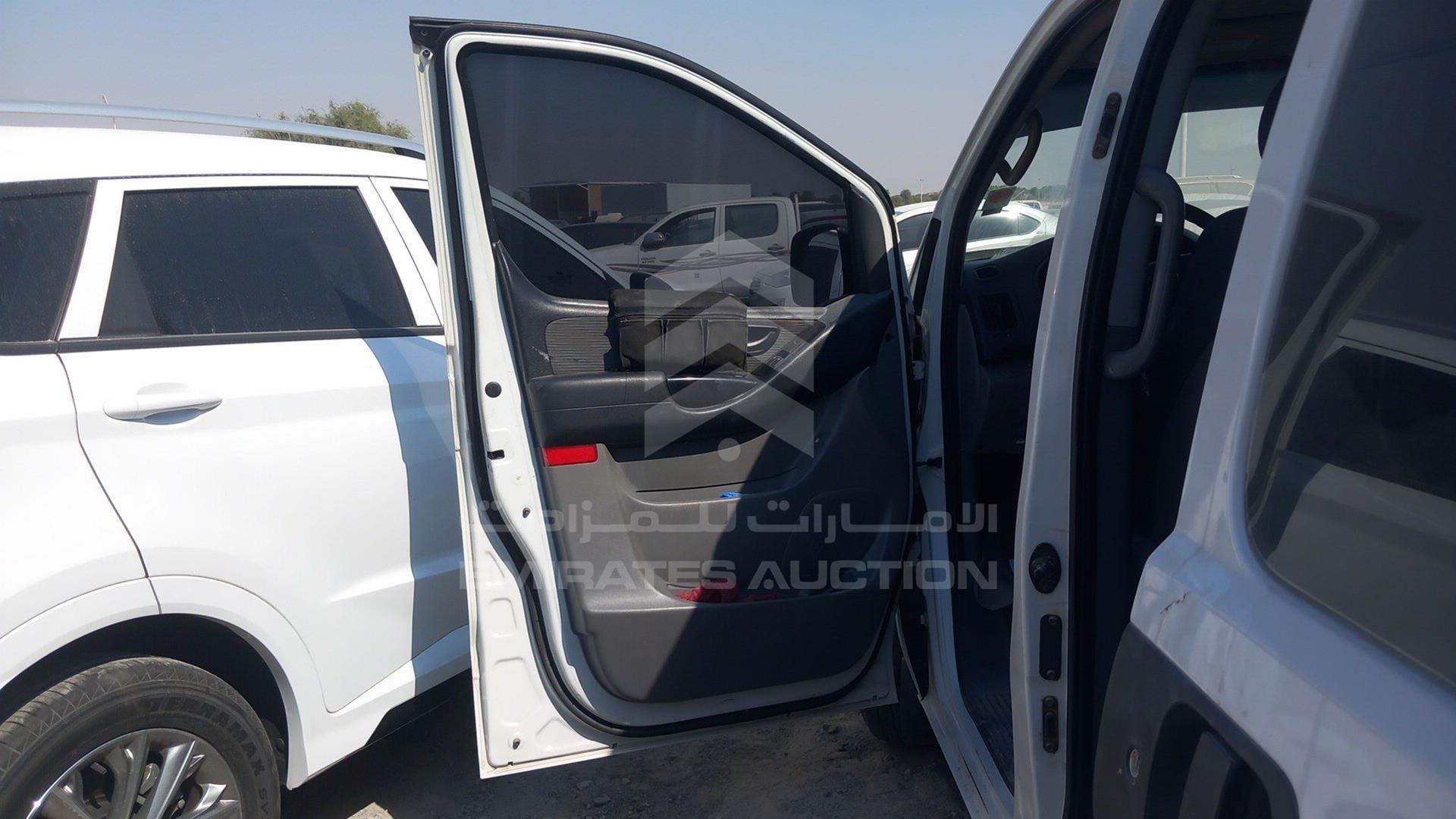 2015 HYUNDAI H1 VIN: KMHWG81R3FU643795
