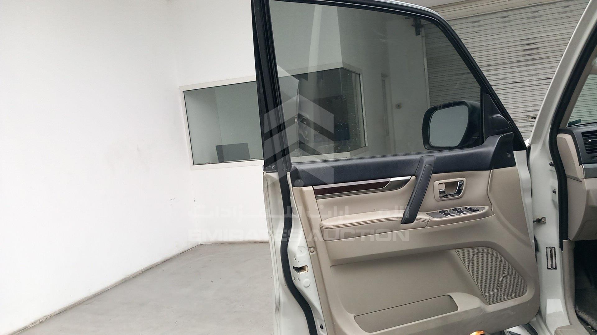 2010 MITSUBISHI PAJERO VIN: JMYLRV95WAJ713865