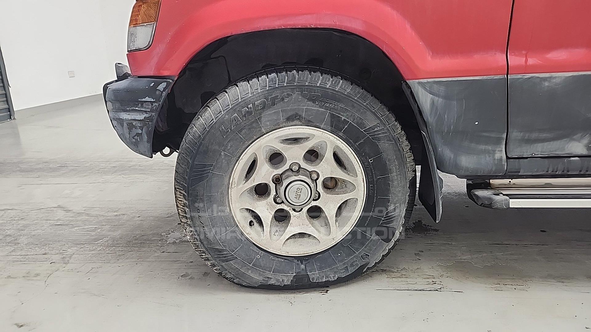 2000 MITSUBISHI PAJERO VIN: JMY0RV310YJ704581