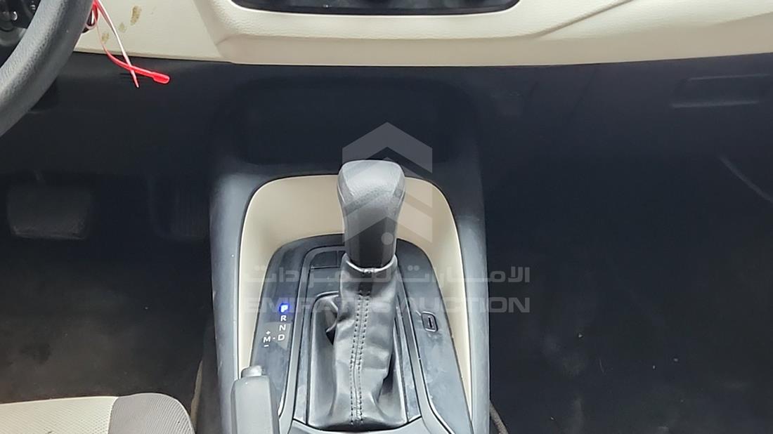 2020 Toyota Corolla — Gear View — Photo 16