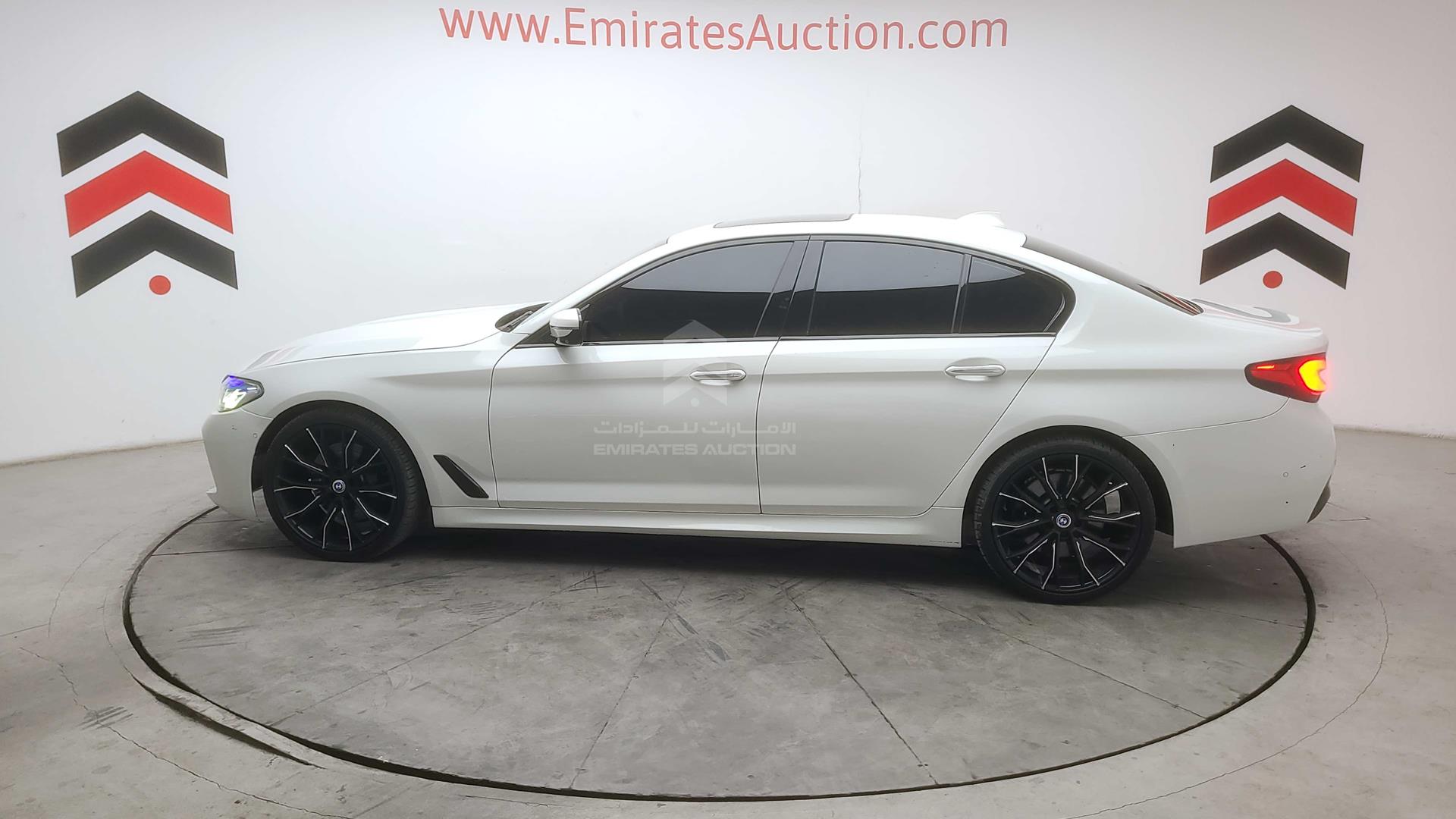 2018 BMW 530 VIN: WBAJA5105JG876579