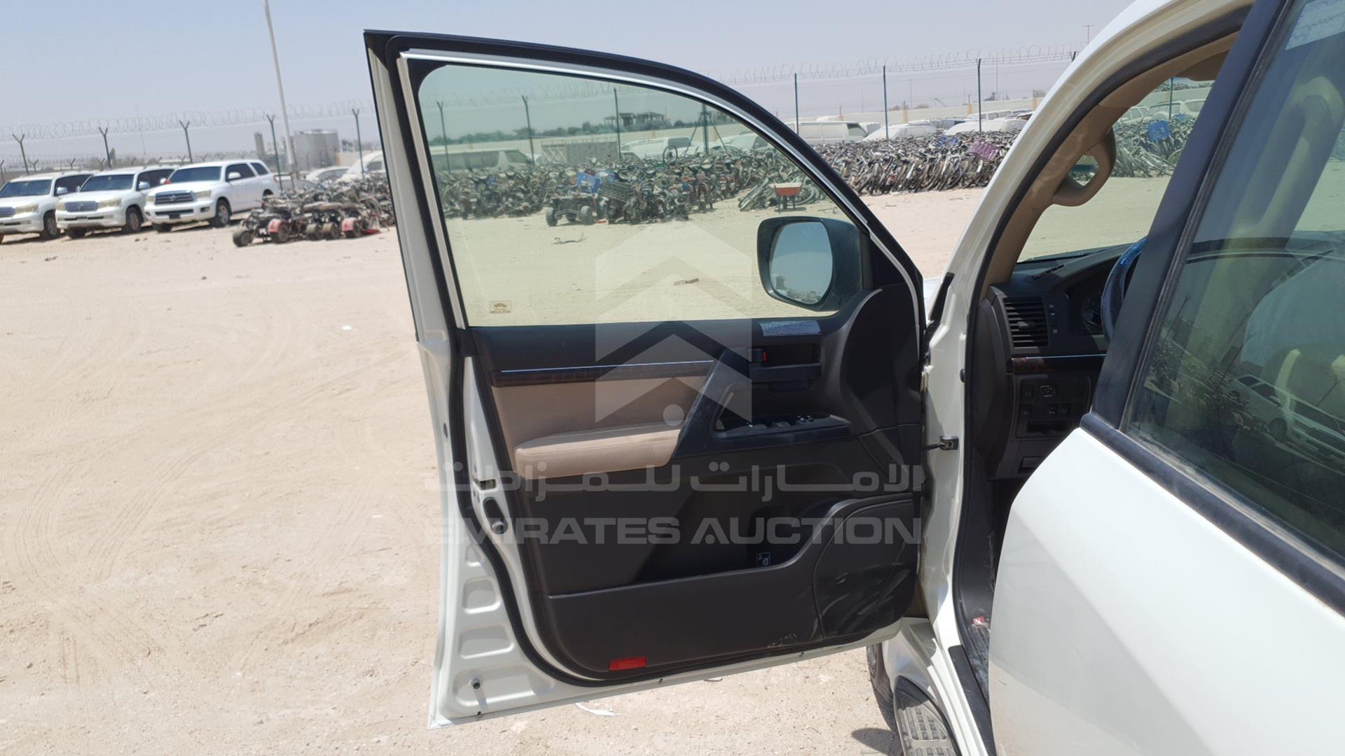2011 TOYOTA LAND CRUISER VIN: JTMHT09J8B4041784