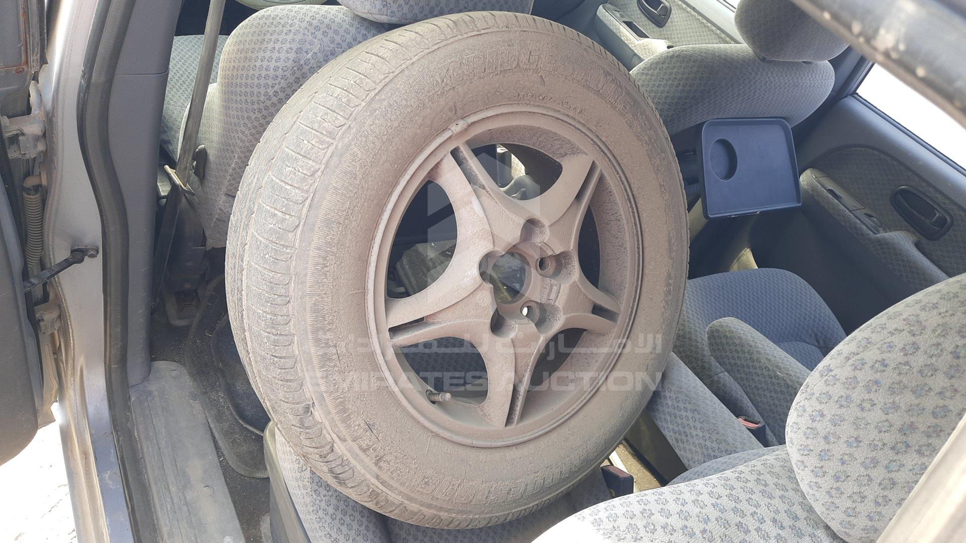 2003 HYUNDAI TRAJET VIN: KMHMH81C83U149511