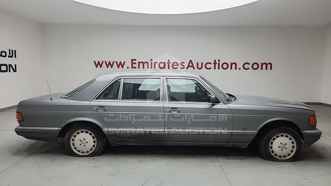 1990 Mercedes 300 SEL — Front Right Angle — Photo 10