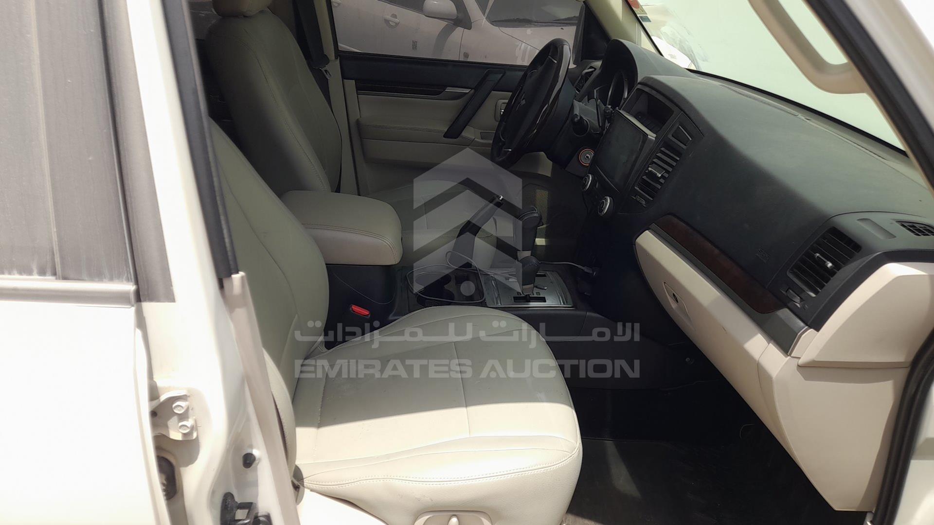 2010 MITSUBISHI PAJERO VIN: JMYLRV95WAJ711426