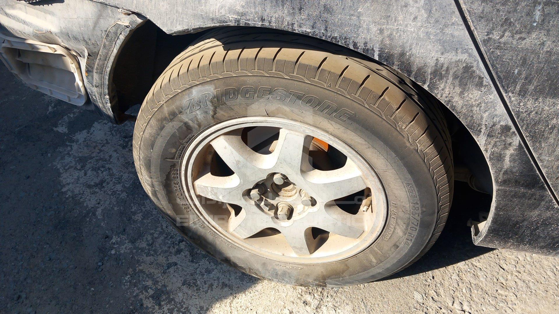 2002 TOYOTA COROLLA VIN: JTDBR23E220087811