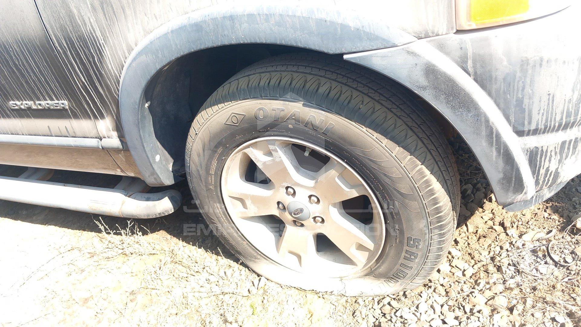 2005 FORD EXPLORER VIN: 1FMZU72EXZA74442