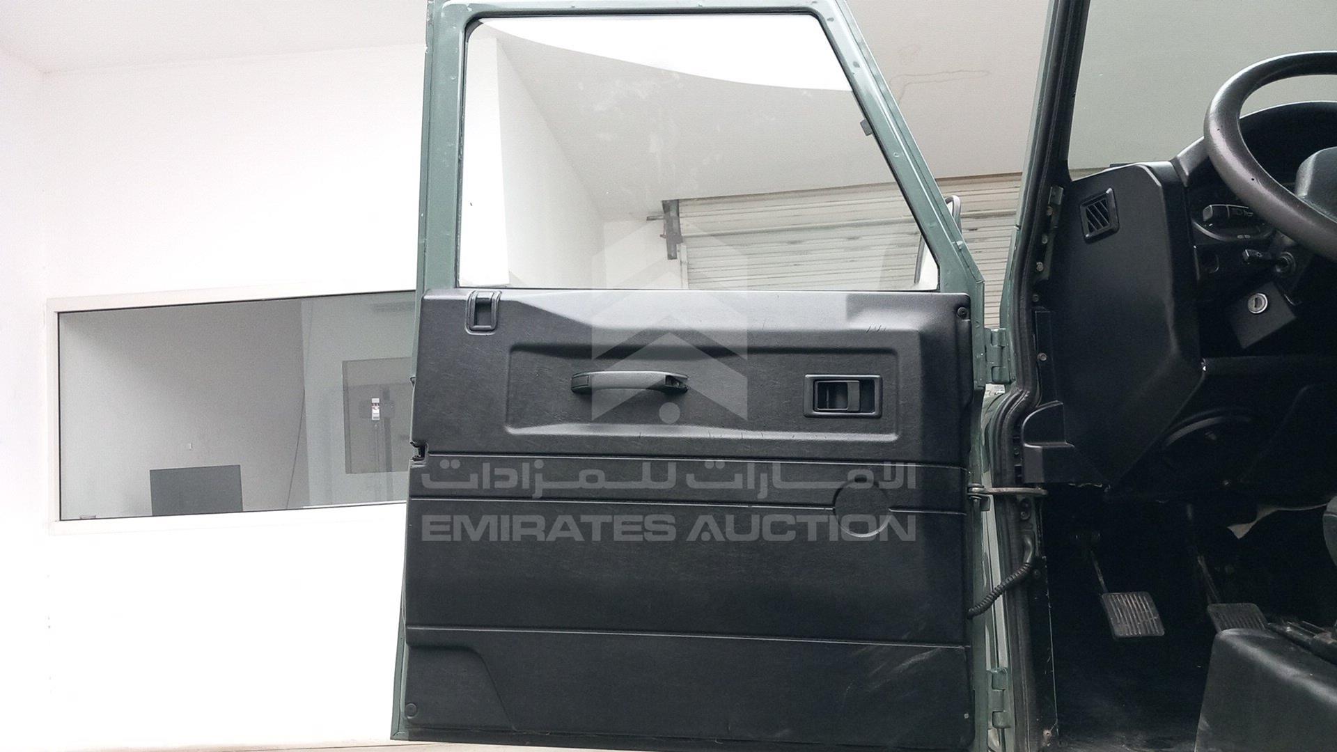 2009 LAND ROVER DEFENDER VIN: SALLDKHT89A778093
