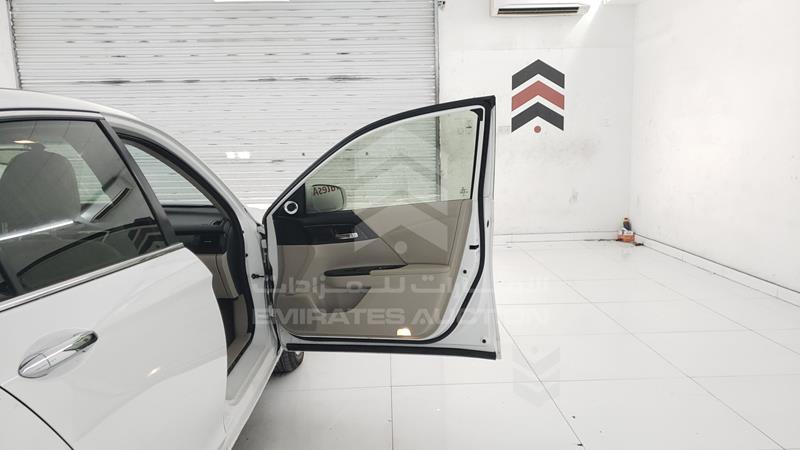 1HGCR2676EA608644 Auction: EmiratesAuction Lot: 405934 1HGCR2676EA608644 Honda Accord 2014 WHITE Photo 28