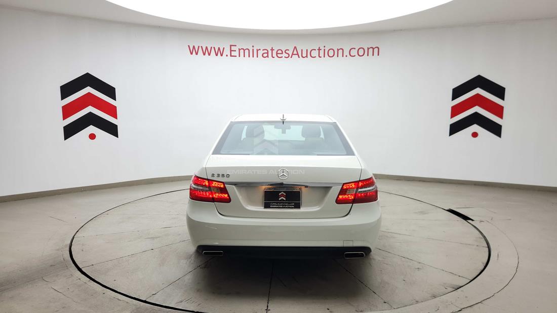 مرسيدس E 350 2010 — الزاوية الخلفية — صورة 10