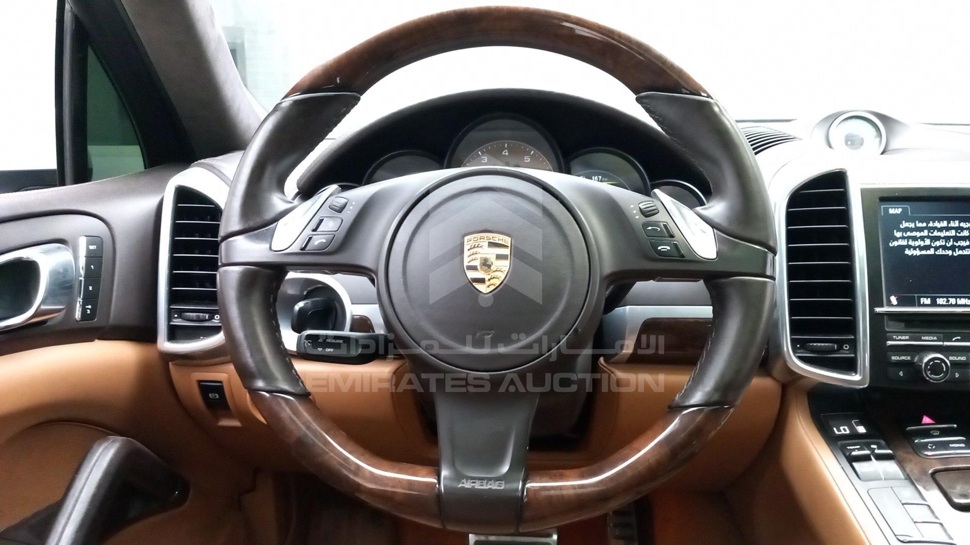 2013 PORSCHE CAYENNE GTS VIN: WP1ZZZ92ZDLA74142