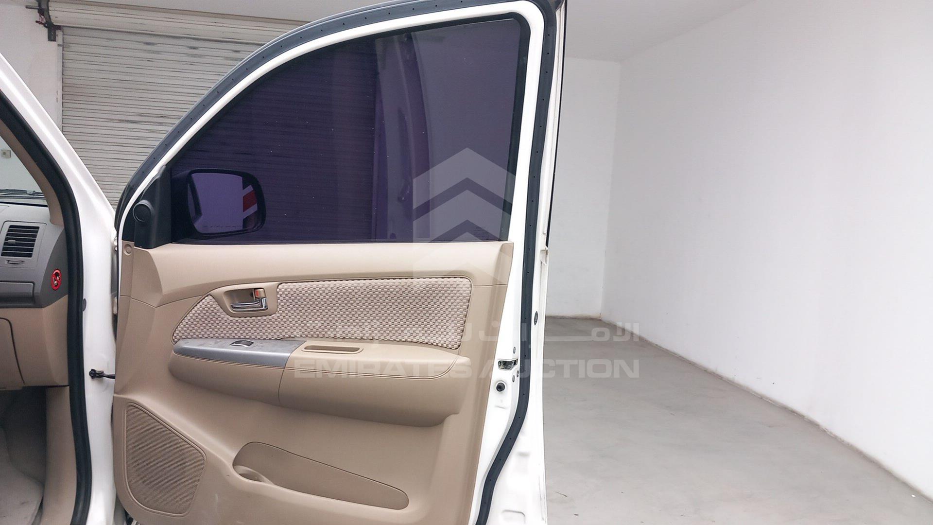 2011 TOYOTA FORTUNER VIN: MHFYX59G2B8018701