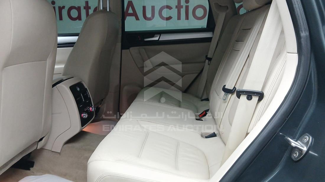 2014 Volkswagen Touareg — Rear Left Passenger View — Photo 21