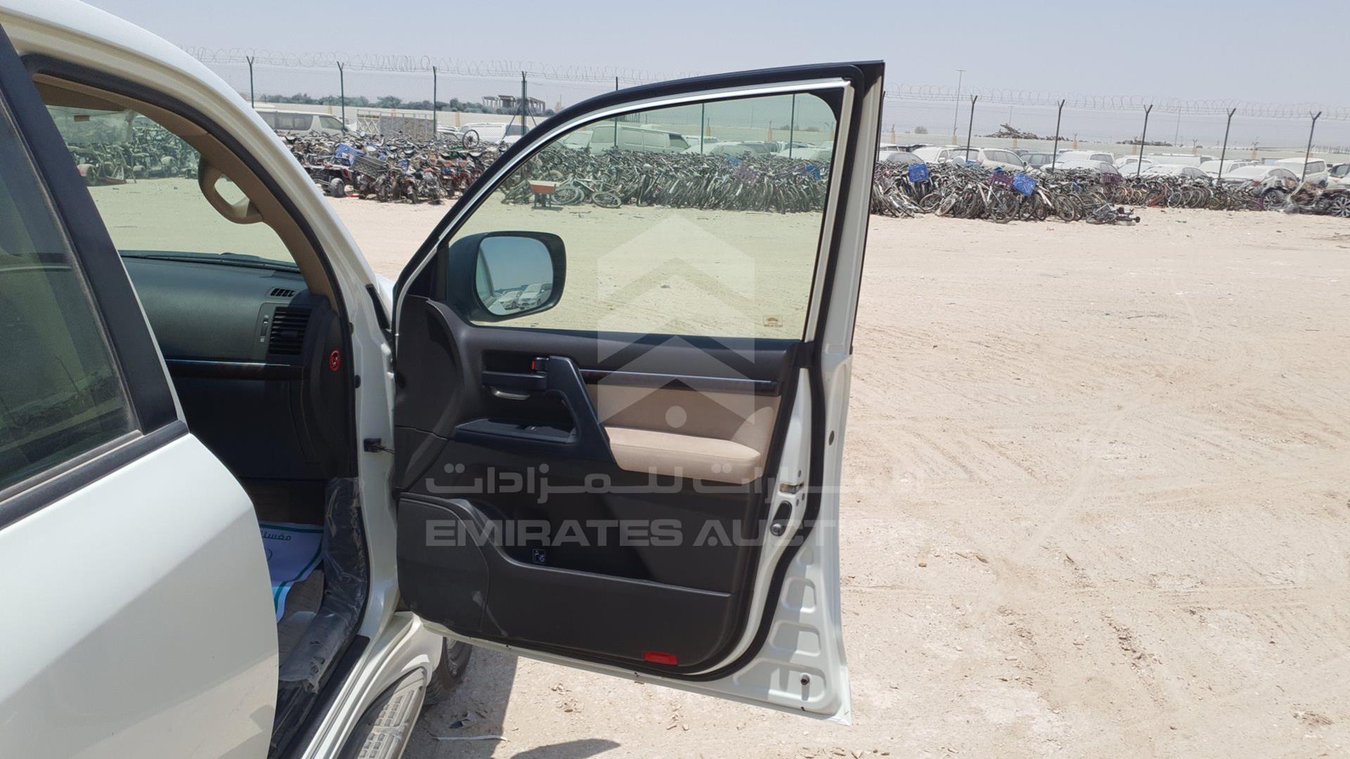 2011 TOYOTA LAND CRUISER VIN: JTMHT09J8B4041784