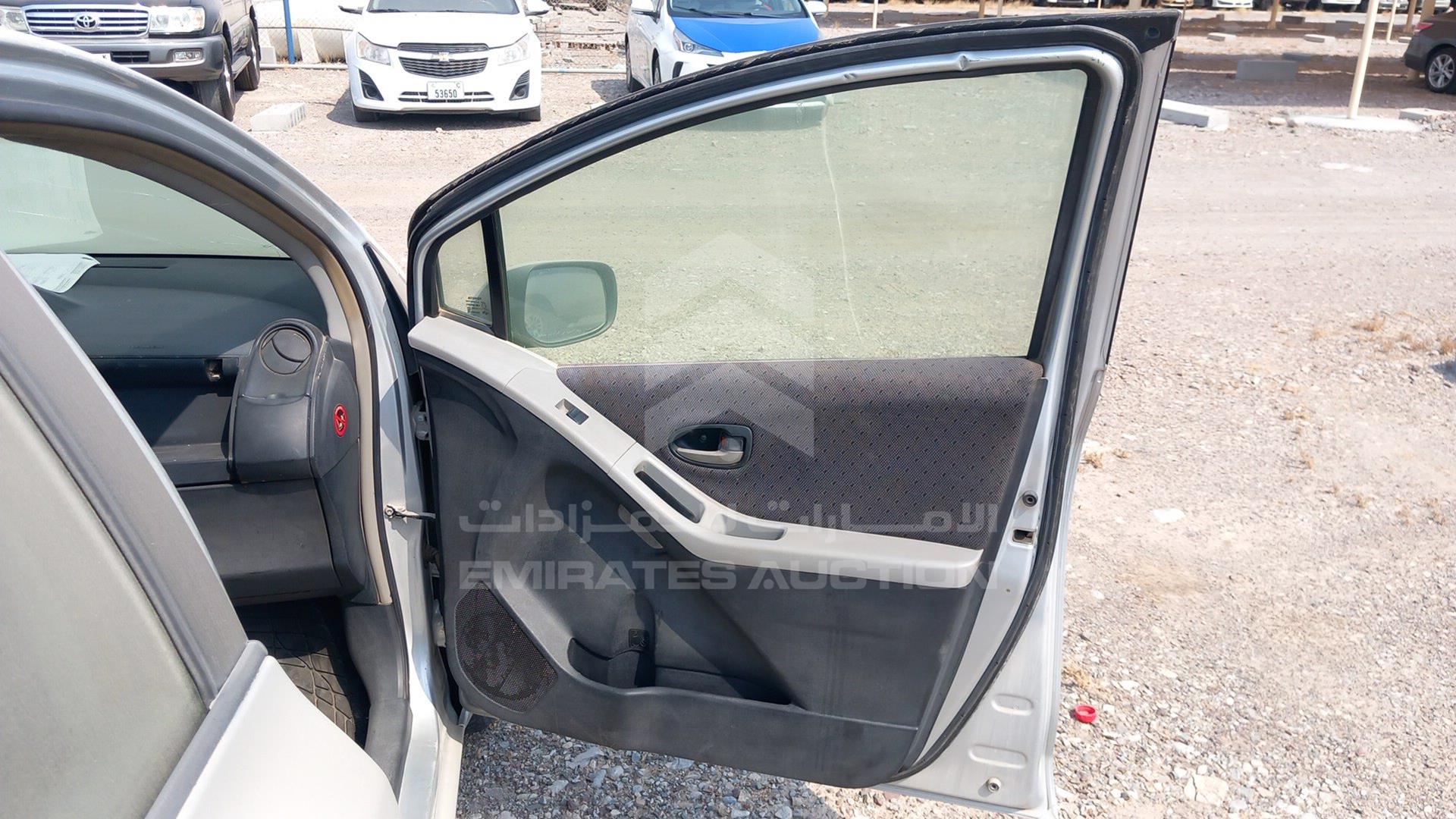 2009 TOYOTA YARIS VIN: JTDKW923795125841