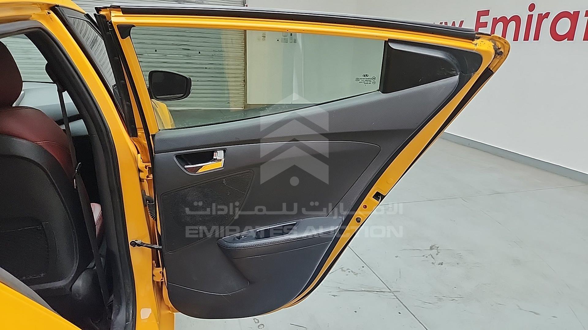 2013 HYUNDAI VELOSTER VIN: KMHTC61C9DU125671