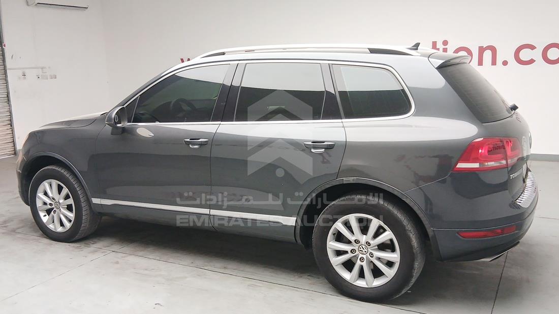 2014 Volkswagen Touareg — Rear Left Angle — Photo 8