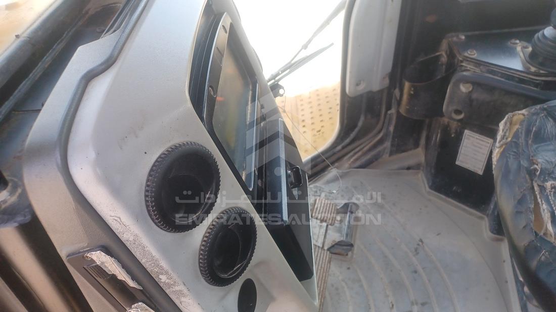 كاتربيلر D6R 2019 — زاوية واجهة السائق الأمامية اليسرى — صورة 12