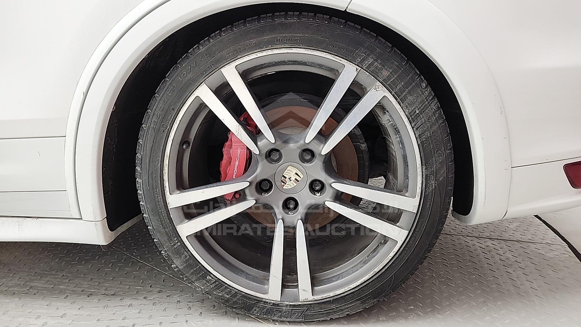2013 PORSCHE CAYENNE GTS VIN: WP1ZZZ92ZDLA75797