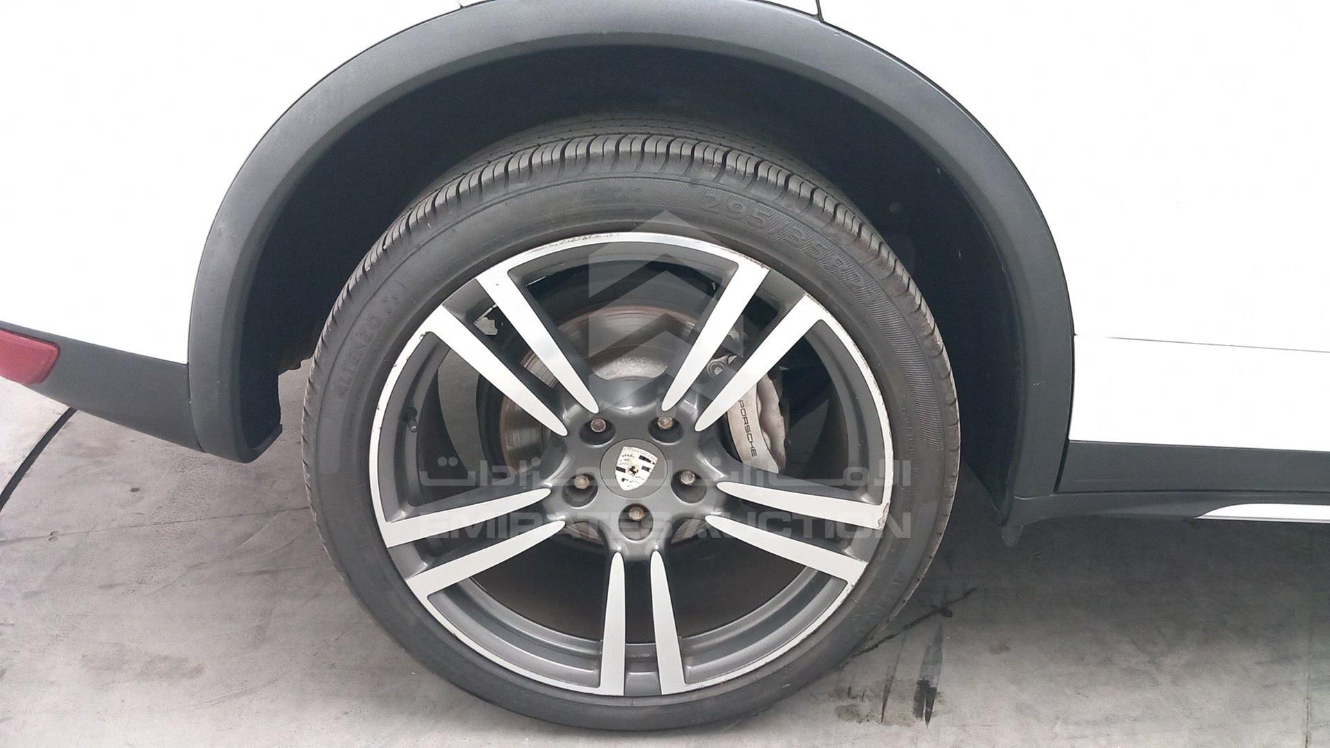 2011 PORSCHE CAYENNE VIN: WP1ZZZ92ZBLA49779